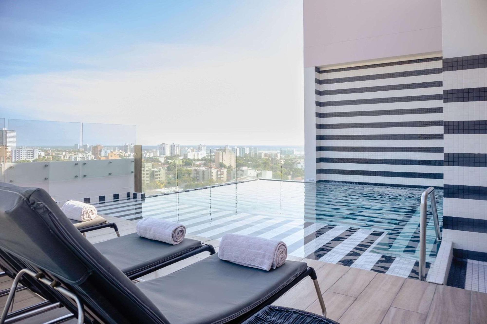 Отель Faranda Collection Barranquilla, A Member Of Radisson Individuals Барранкилья Экстерьер фото Rooftop pool