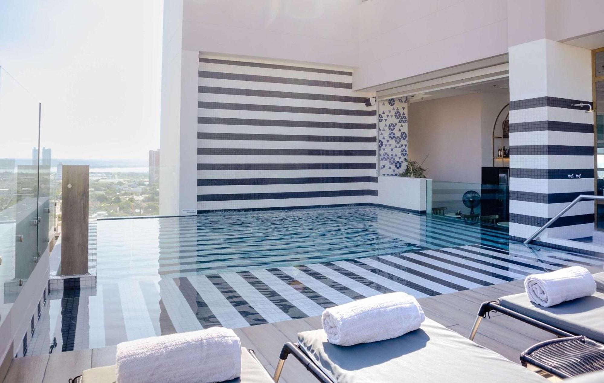 Отель Faranda Collection Barranquilla, A Member Of Radisson Individuals Барранкилья Экстерьер фото The pool at the 10115 Jeffrey Trail home