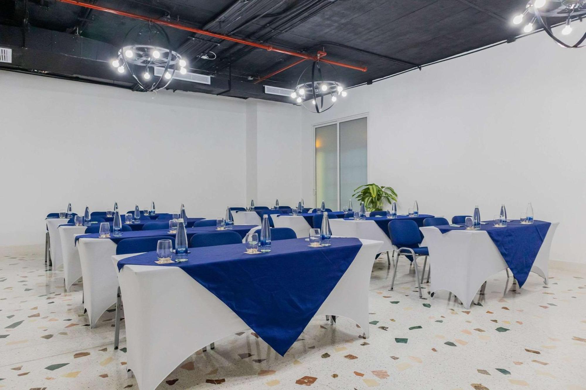 Отель Faranda Collection Barranquilla, A Member Of Radisson Individuals Барранкилья Экстерьер фото Meeting room